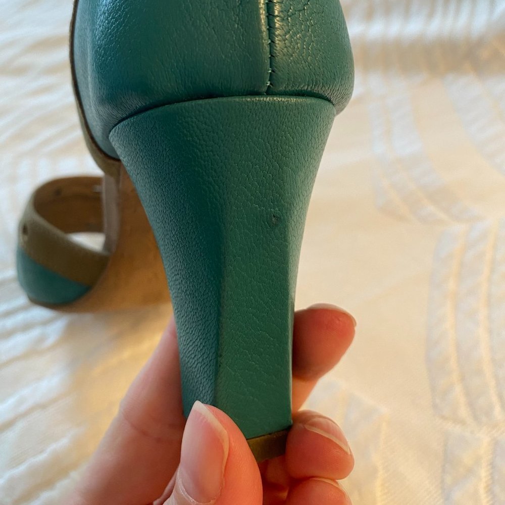 Peep toe pumps - Picture 9 of 9